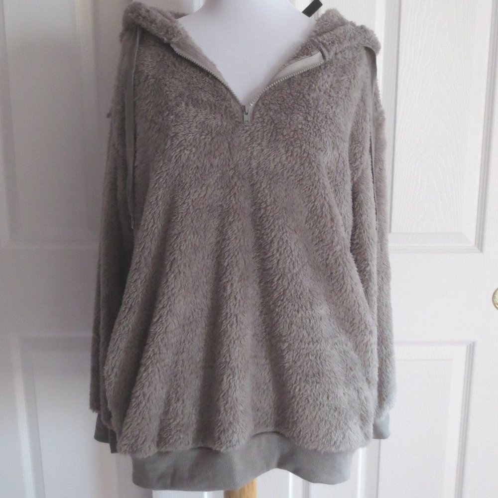 NWT Yanekop Grey Fuzzy Hoodie